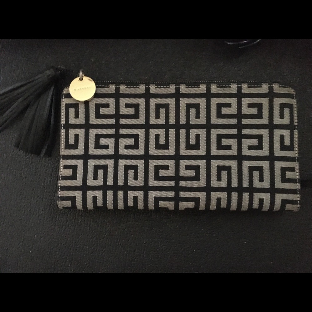 Givenchy wallet/bag/cluctch